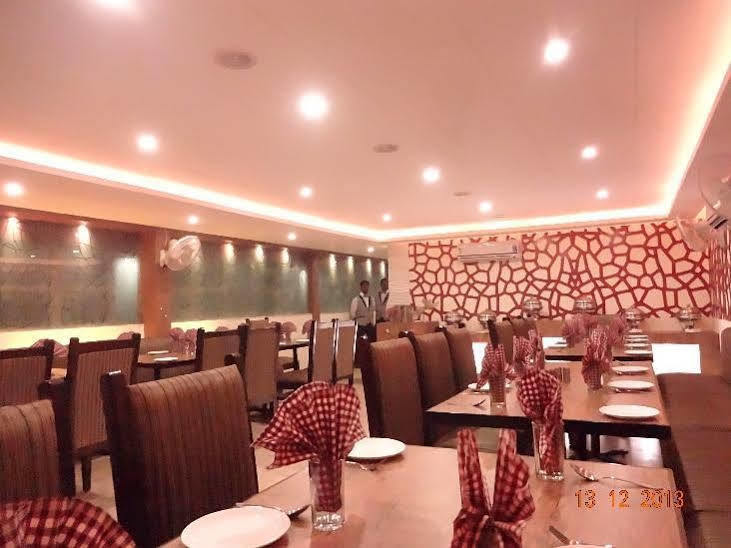 Oyo 2155 Hotel Wardhman Jabalpur Esterno foto