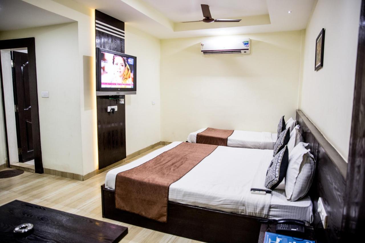 Oyo 2155 Hotel Wardhman Jabalpur Esterno foto