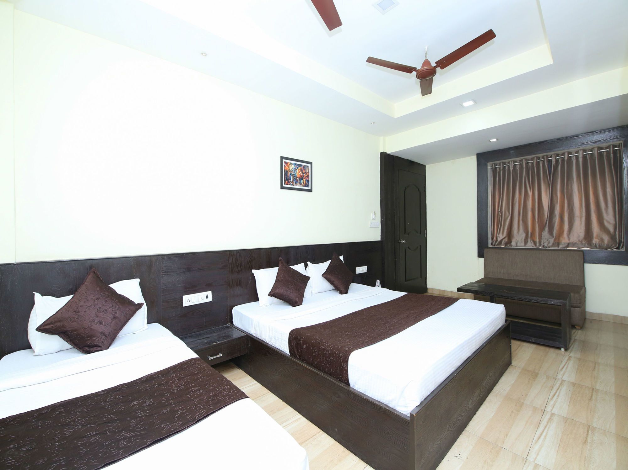 Oyo 2155 Hotel Wardhman Jabalpur Esterno foto